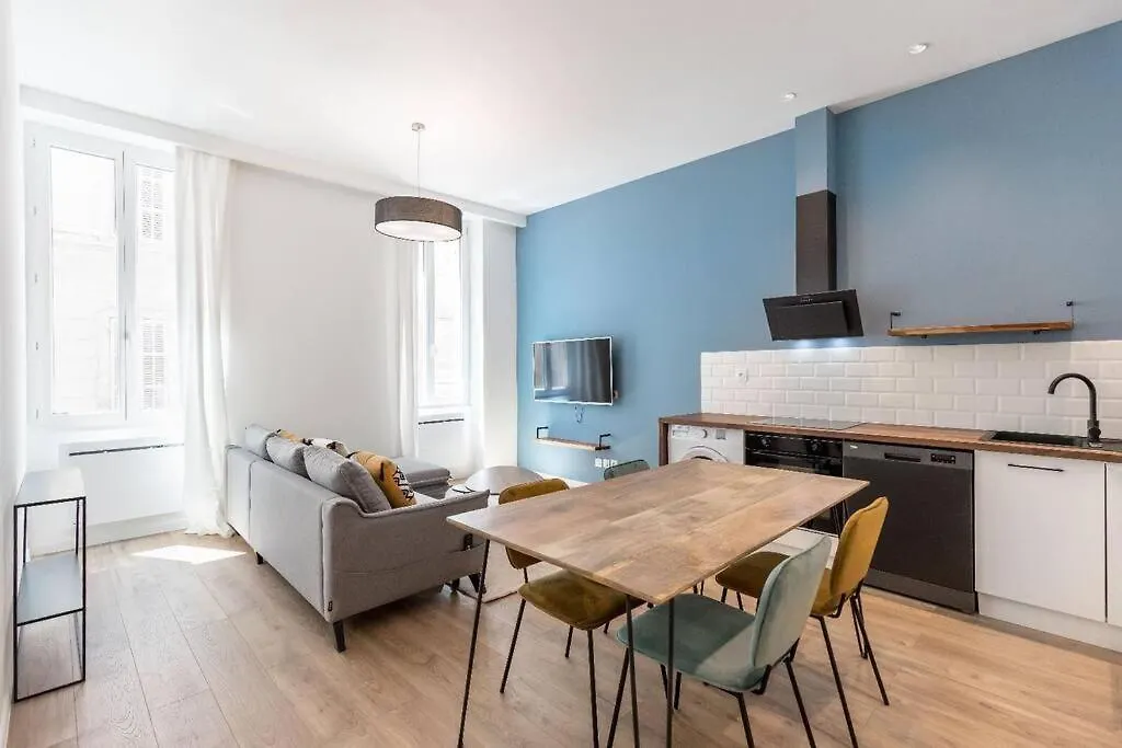 Castellane Centre Ville : Deux Chambres Marseille Appartement